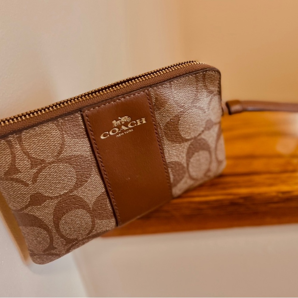 COACH single zip wallet - Picture 3 of 4